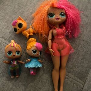 LOL Dolls Neonlicious and Neon QT family and pet set